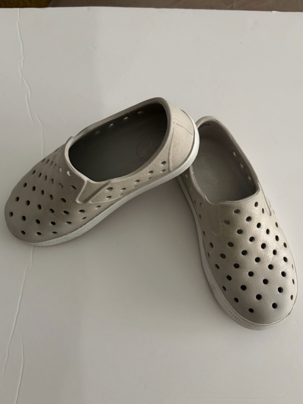 Cat & Jack Kids Slip-On Sneakers in Light Gray